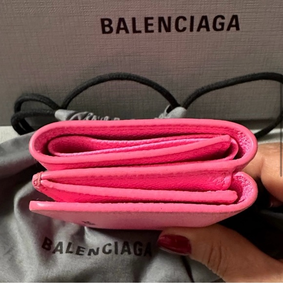 BALENCIAGA GIFT AWAY Full Inclusion Hot Pink Tri-Fold Leather Snap Wallet - Picture 5 of 11